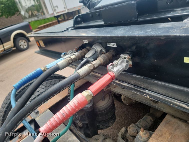 image for item NZ9919 2007 Dakota Manufacturing TE70HT drop deck hydratail equipment trailer