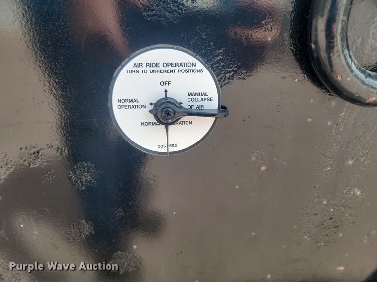 image for item NZ9919 2007 Dakota Manufacturing TE70HT drop deck hydratail equipment trailer