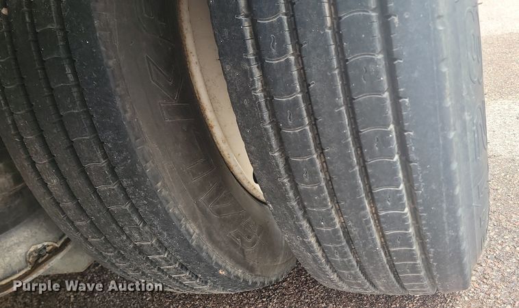 image for item NZ9919 2007 Dakota Manufacturing TE70HT drop deck hydratail equipment trailer