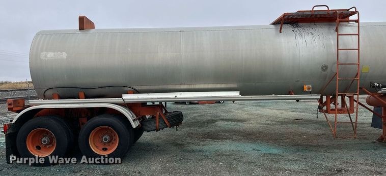 image for item OA9508 1986 Etnyre tank trailer