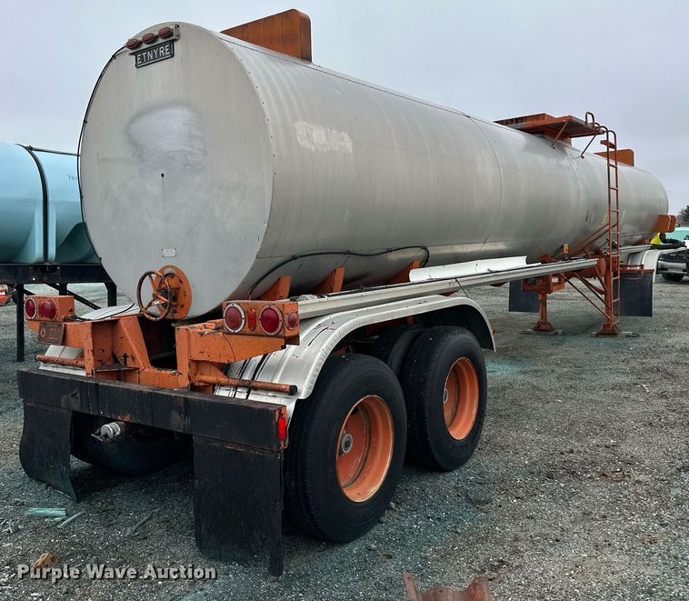 image for item OA9508 1986 Etnyre tank trailer