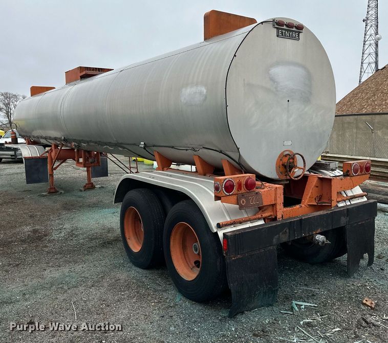 image for item OA9508 1986 Etnyre tank trailer