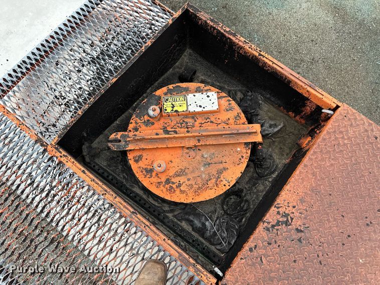 image for item OA9508 1986 Etnyre tank trailer