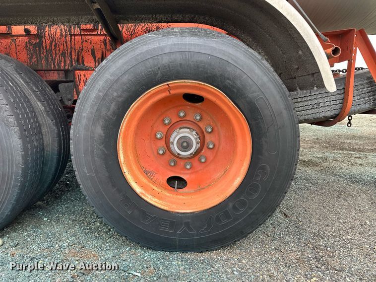 image for item OA9508 1986 Etnyre tank trailer