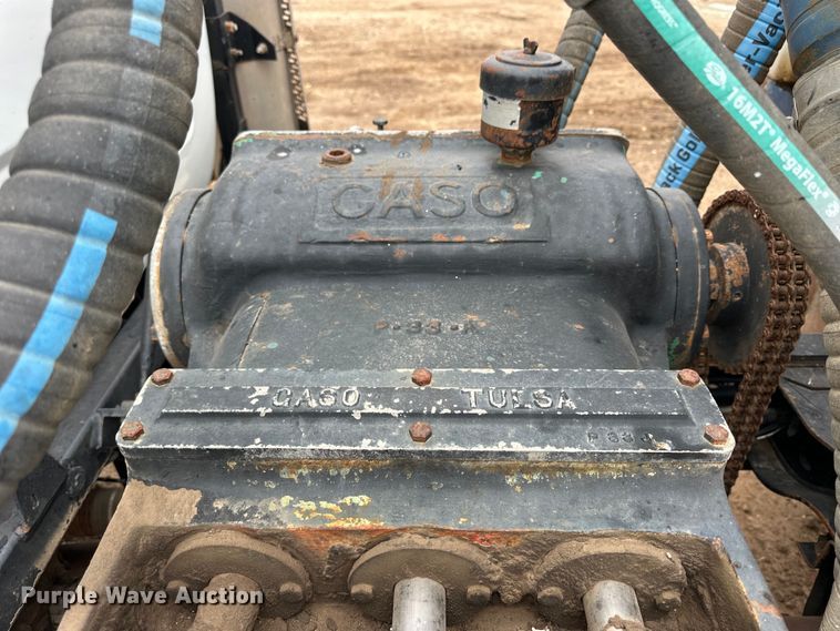 image for item OE9079 2001 Mack RD688S vacuum truck