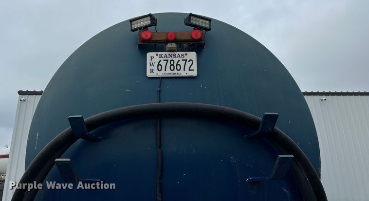 image for item OE9079 2001 Mack RD688S vacuum truck