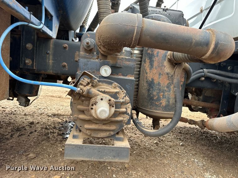 image for item OE9079 2001 Mack RD688S vacuum truck