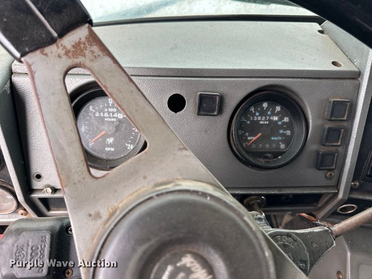 image for item OE9079 2001 Mack RD688S vacuum truck