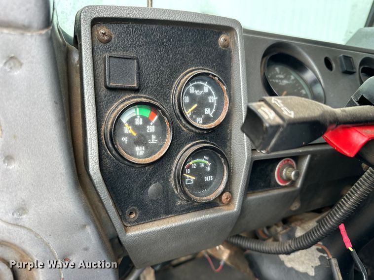 image for item OE9079 2001 Mack RD688S vacuum truck