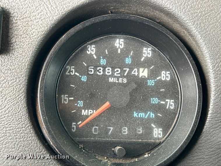 image for item OE9079 2001 Mack RD688S vacuum truck