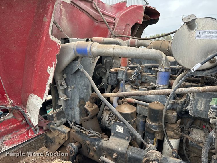 image for item OE9079 2001 Mack RD688S vacuum truck
