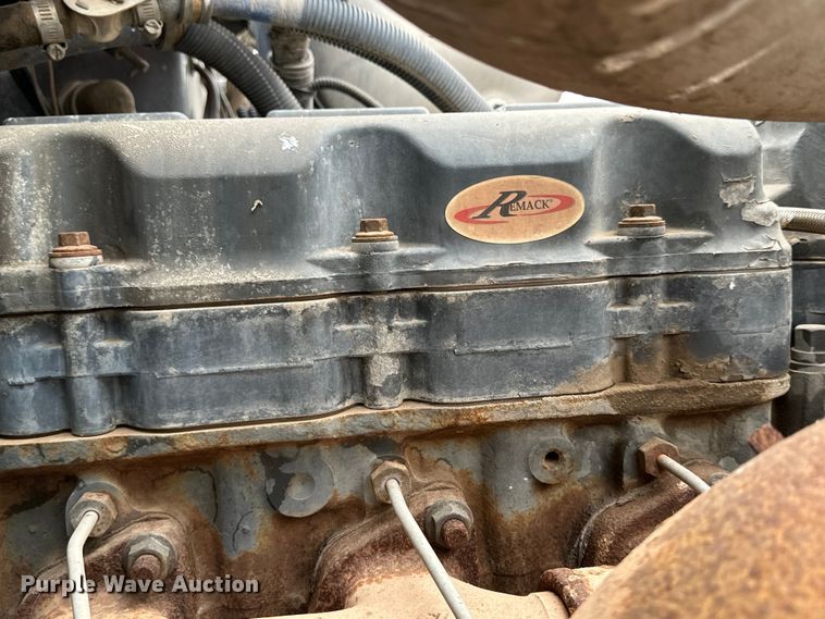 image for item OE9079 2001 Mack RD688S vacuum truck