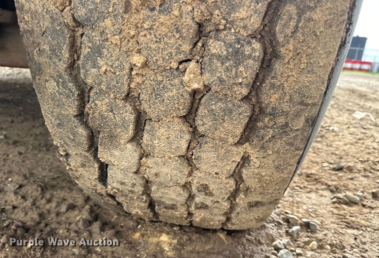 image for item OE9079 2001 Mack RD688S vacuum truck