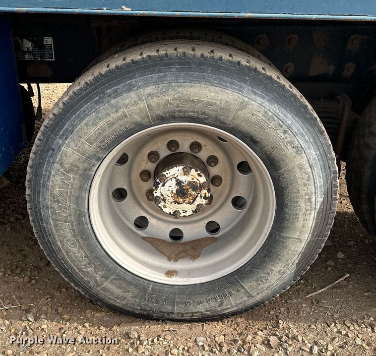 image for item OE9079 2001 Mack RD688S vacuum truck