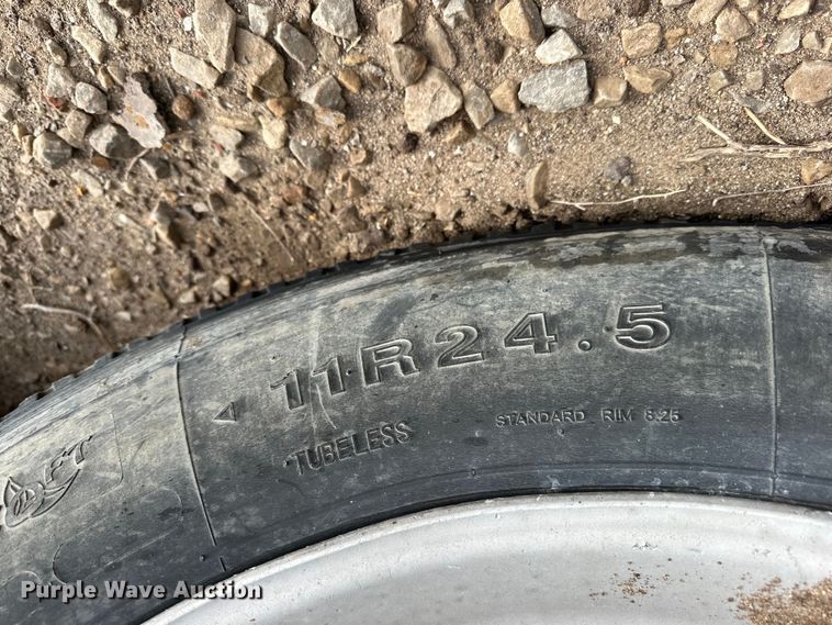 image for item OE9079 2001 Mack RD688S vacuum truck