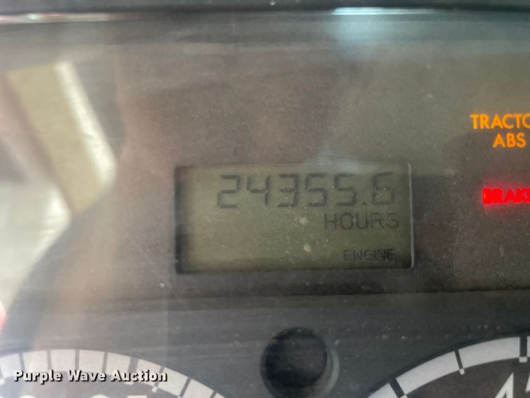 image for item OG9975 2005 Freightliner  M2 Business Class  semi truck