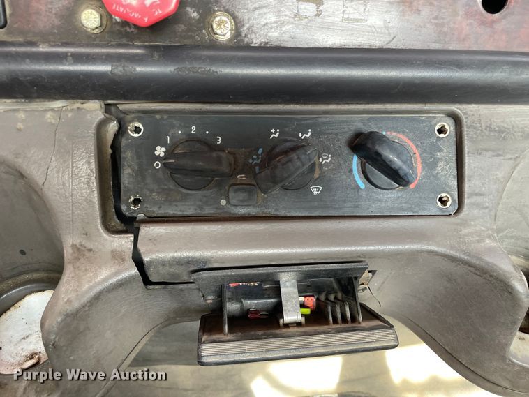 image for item OG9975 2005 Freightliner  M2 Business Class  semi truck