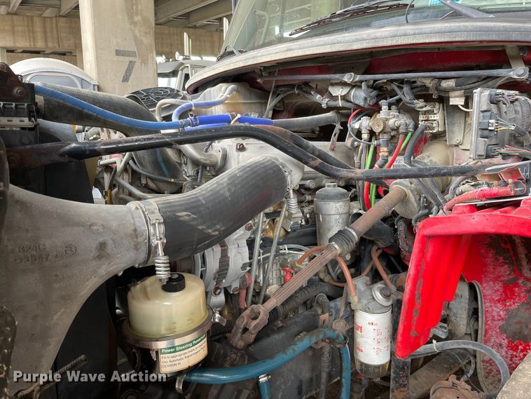 image for item OG9975 2005 Freightliner  M2 Business Class  semi truck