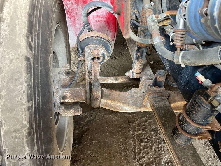 image for item OG9975 2005 Freightliner  M2 Business Class  semi truck