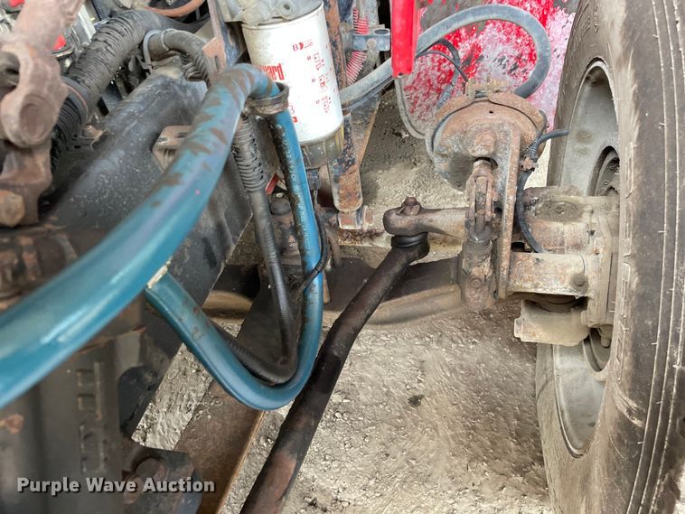 image for item OG9975 2005 Freightliner  M2 Business Class  semi truck