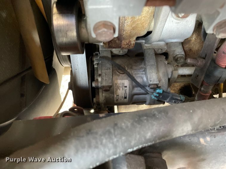 image for item OG9975 2005 Freightliner  M2 Business Class  semi truck