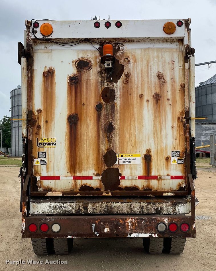 image for item OH9025 2006 International  7400 refuse truck