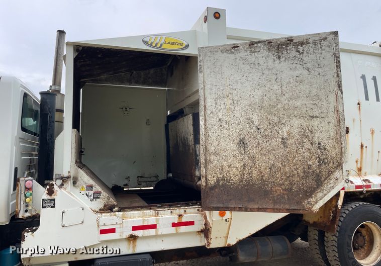 image for item OH9025 2006 International  7400 refuse truck