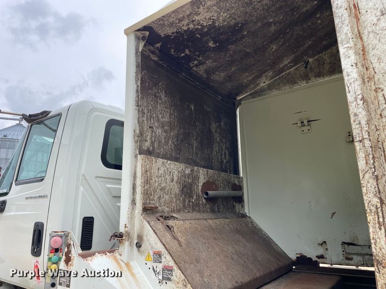 image for item OH9025 2006 International  7400 refuse truck