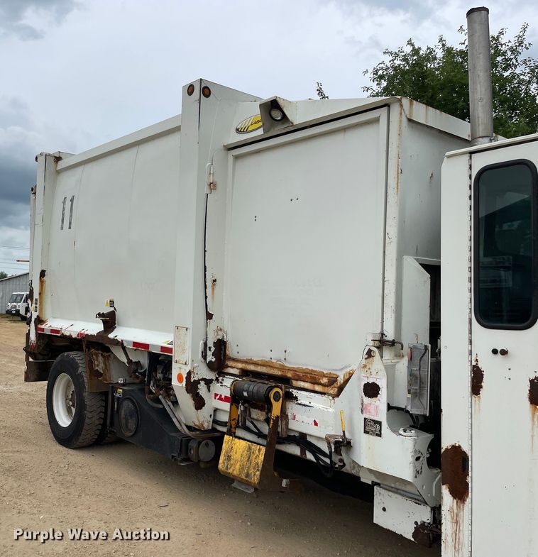 image for item OH9025 2006 International  7400 refuse truck