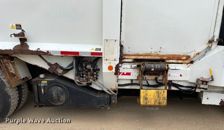 image for item OH9025 2006 International  7400 refuse truck