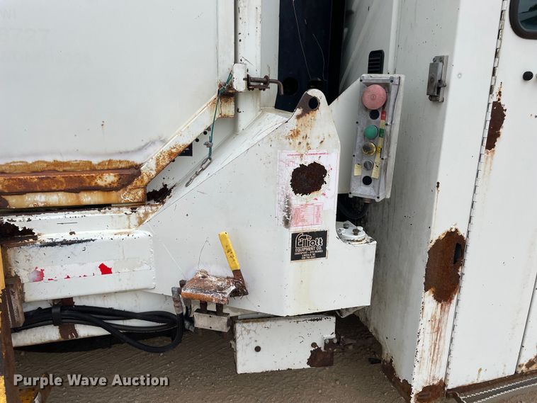 image for item OH9025 2006 International  7400 refuse truck