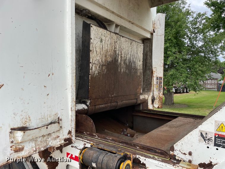 image for item OH9025 2006 International  7400 refuse truck