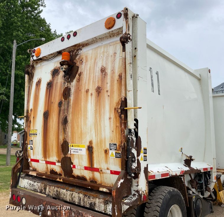 image for item OH9025 2006 International  7400 refuse truck