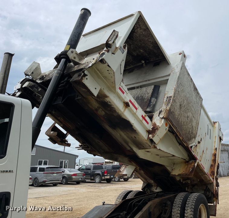 image for item OH9025 2006 International  7400 refuse truck