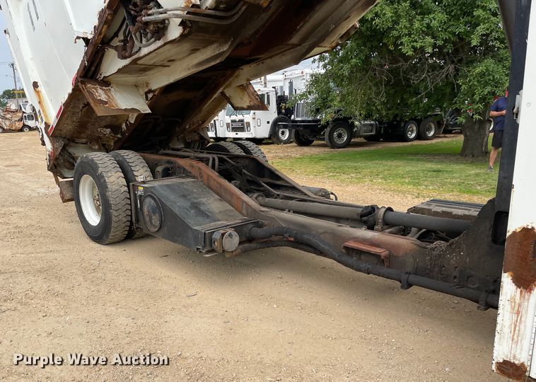 image for item OH9025 2006 International  7400 refuse truck