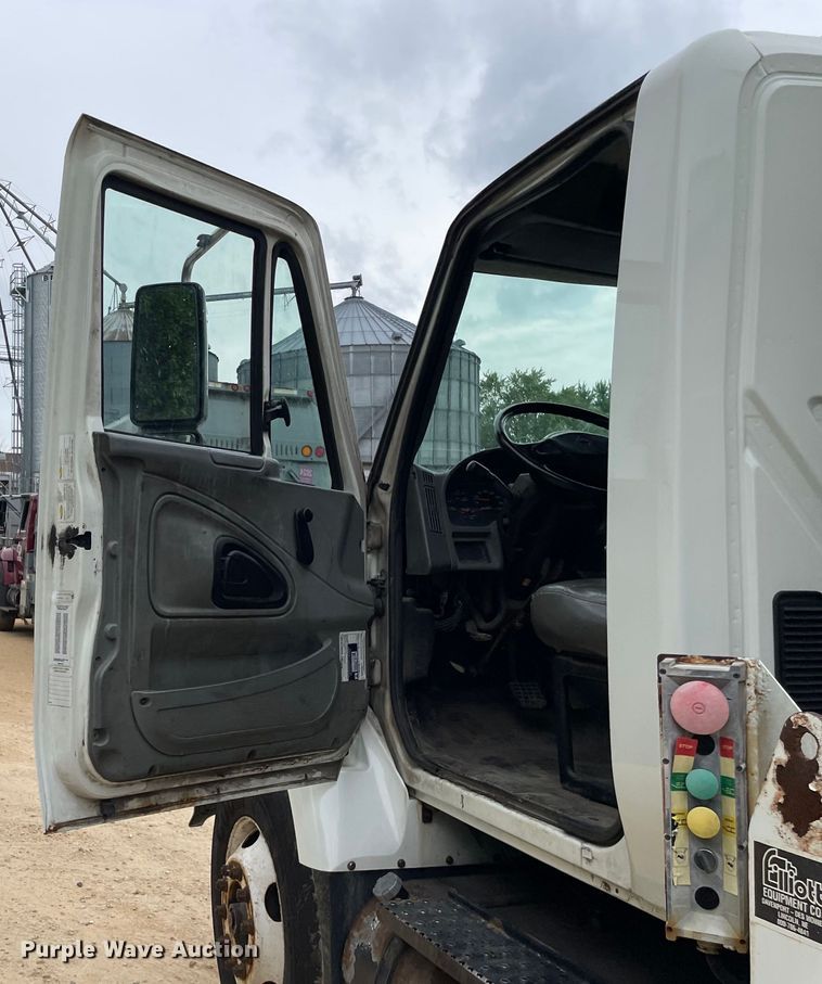 image for item OH9025 2006 International  7400 refuse truck