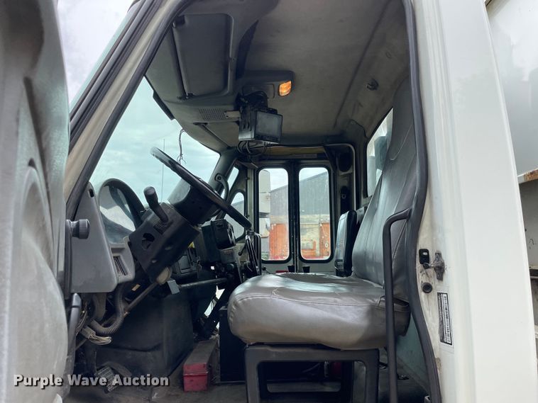 image for item OH9025 2006 International  7400 refuse truck