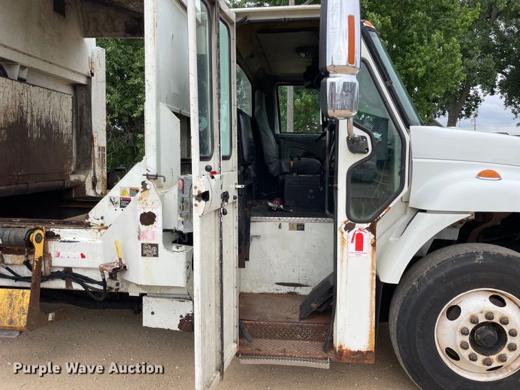 image for item OH9025 2006 International  7400 refuse truck