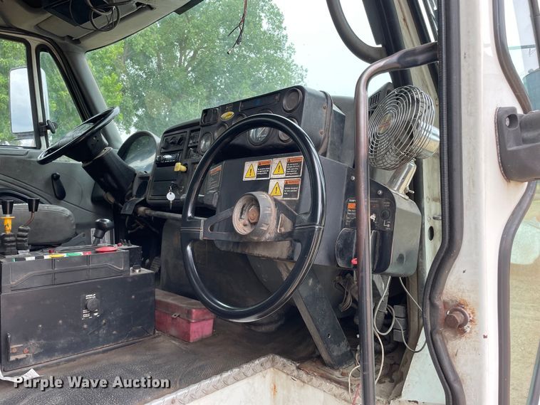 image for item OH9025 2006 International  7400 refuse truck