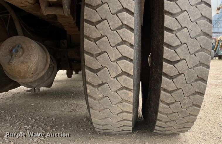 image for item OH9025 2006 International  7400 refuse truck