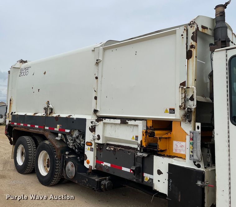 image for item OH9026 2009 International  7400 refuse truck