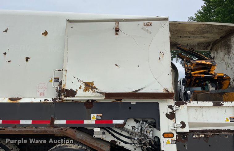 image for item OH9026 2009 International  7400 refuse truck