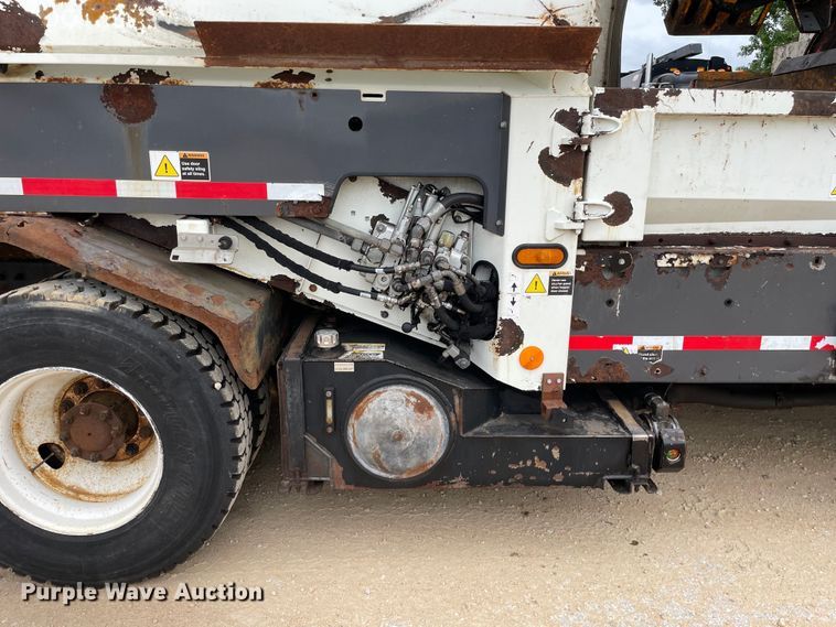 image for item OH9026 2009 International  7400 refuse truck