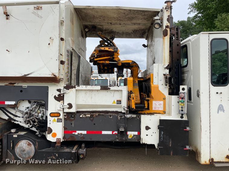 image for item OH9026 2009 International  7400 refuse truck