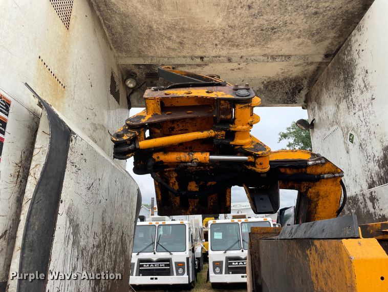 image for item OH9026 2009 International  7400 refuse truck