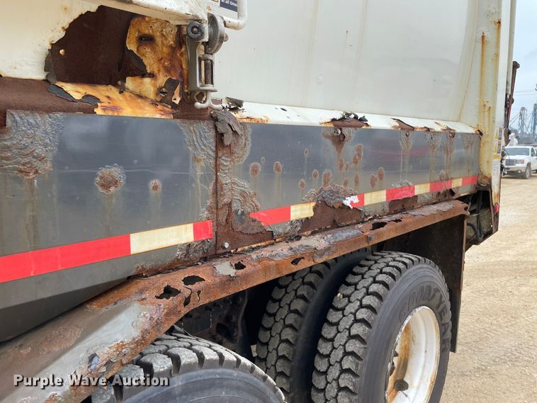 image for item OH9026 2009 International  7400 refuse truck