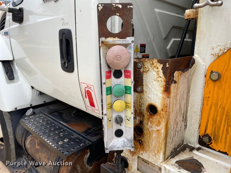 image for item OH9026 2009 International  7400 refuse truck