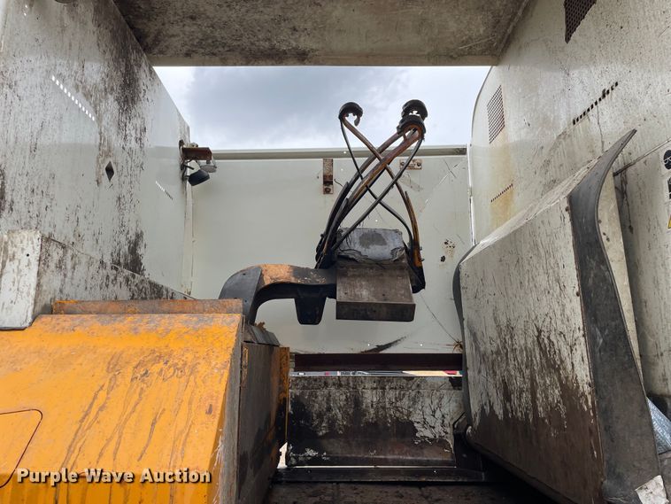 image for item OH9026 2009 International  7400 refuse truck