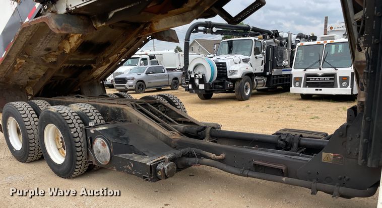 image for item OH9026 2009 International  7400 refuse truck