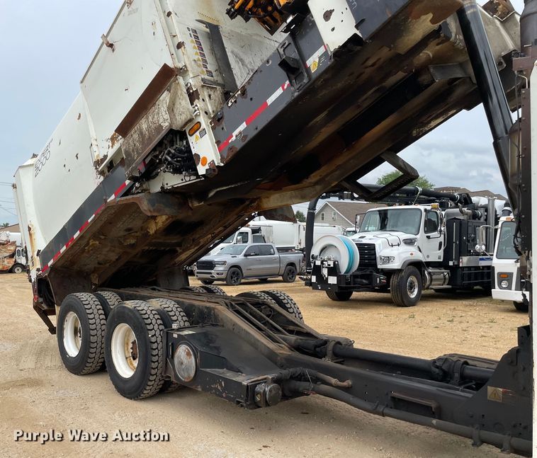 image for item OH9026 2009 International  7400 refuse truck